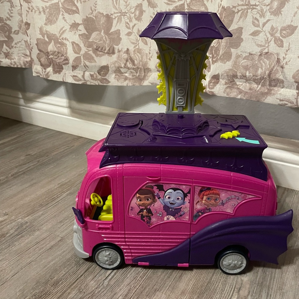Disney Pink and Purple Vampirina Play Van